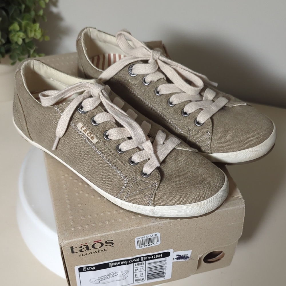 Taos Footwear Women's Tan Canvas Star Sneakers - Like New!